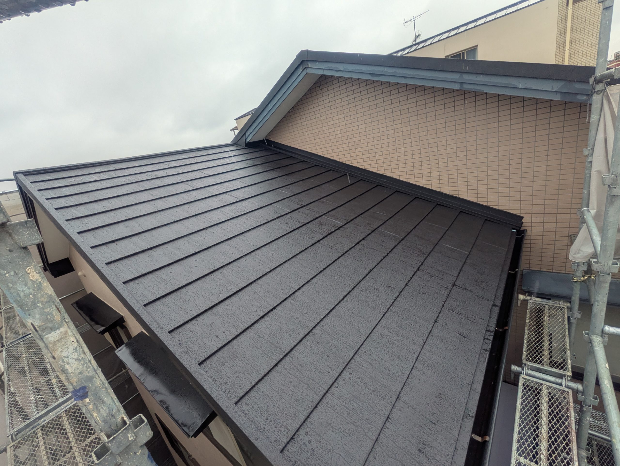 【京都市上京区】中古住宅購入後の屋根調査から屋根カバー工法へ|屋根工事事例